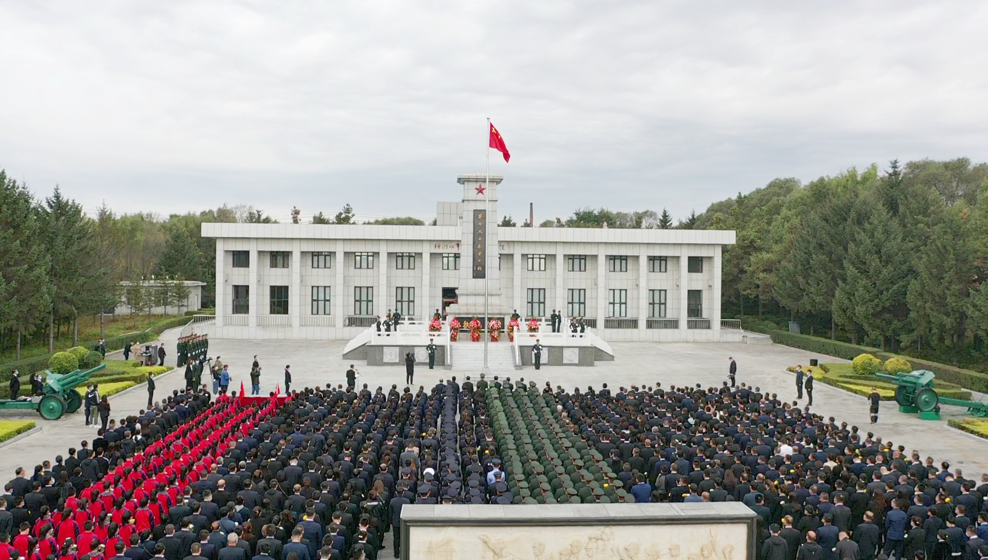 航拍合影.jpg