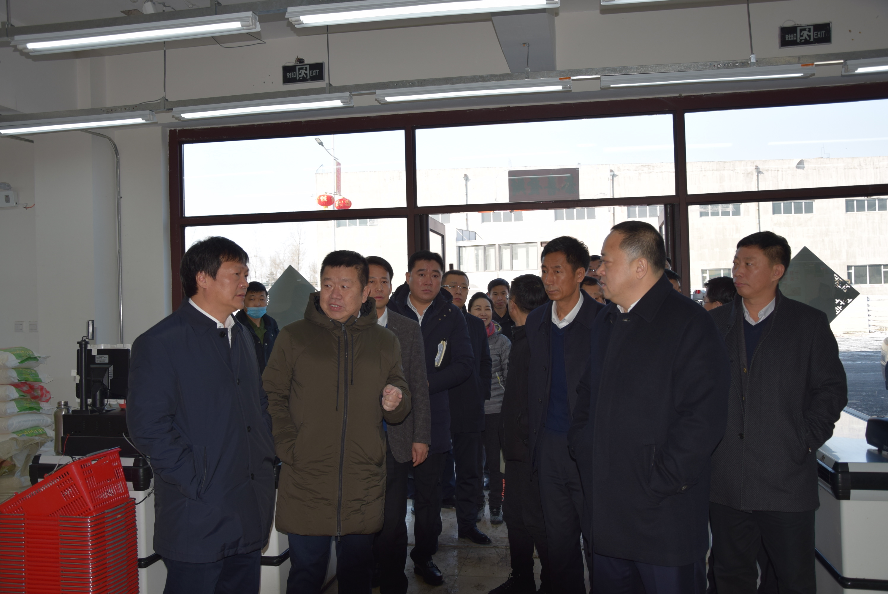 书记调研农产品物流城.JPG